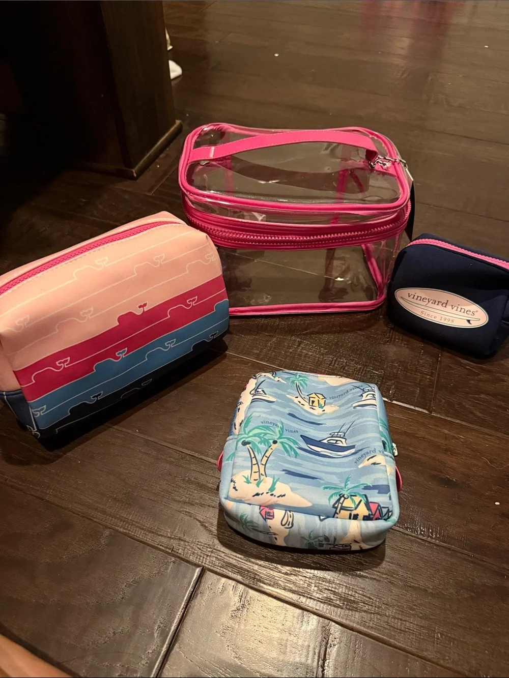 Vineyard Vines transparent travel